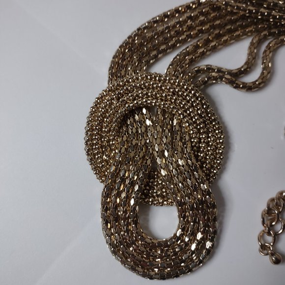 Cute Lightweight Gold Tone Knot Necklace Adjustable 15.5 To 18 Inches Long - Picture 10 of 13